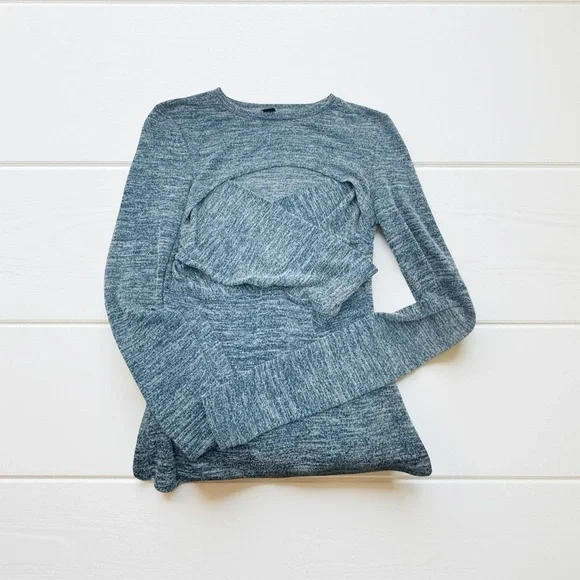 Mulvari Marled Cut-out Long Sleeve Blouse in Dusty Blue - Picture 5 of 6